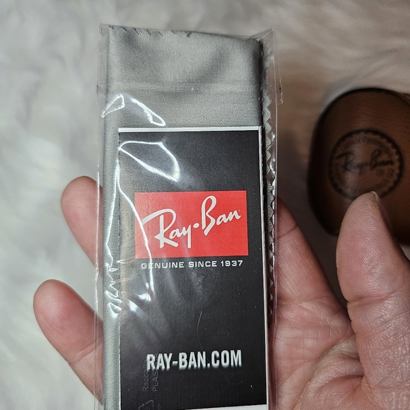 Tan Ray Ban Sunglass case - Picture 3 of 10
